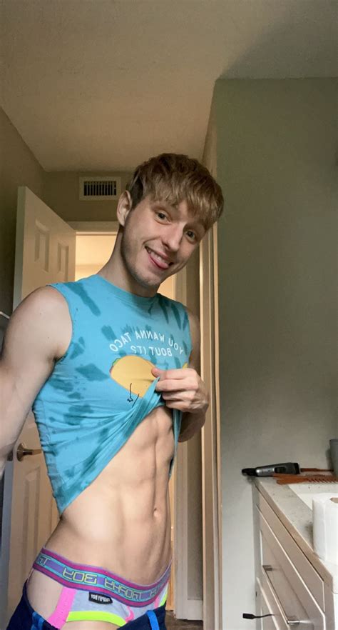 Noah White Makes Return To Porn On OnlyFans Fit Naked Guys