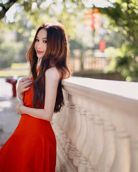 Vợ chồng bom sex Ôn Bích Hà vẫn mặn nồng sau 24 năm cưới