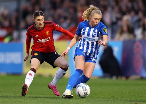 Wsl Transfer News Katie Robinson Becomes Latest England Star To
