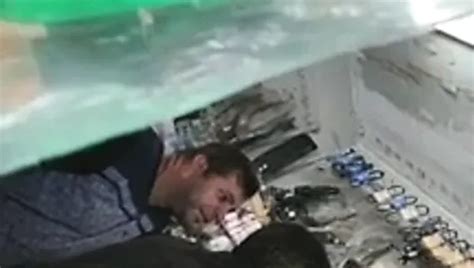 En El Centro Comercial 1257 Gay HD Videos Porn E2 XHamster