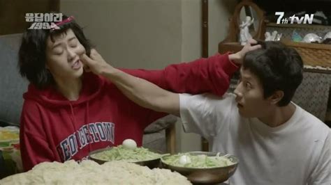 Từng nổi như cồn nhờ phim hot ai ngờ sao Hàn này giờ lại tịt hào quang