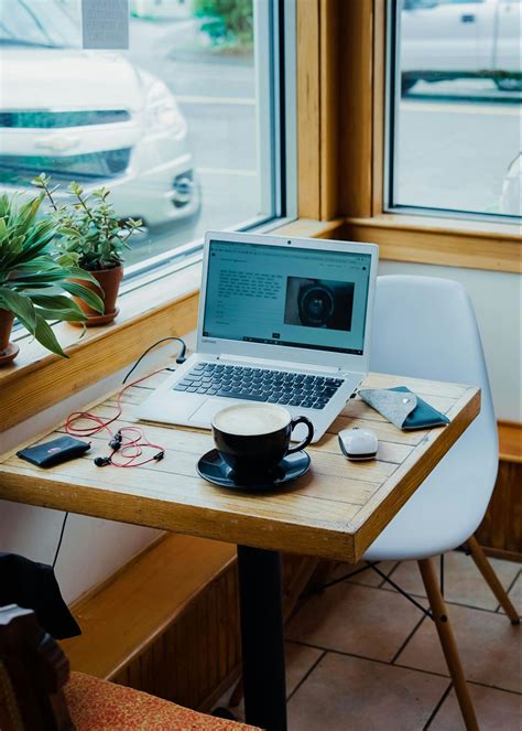 Work, Travel, Get Paid: The Freelancer’s Guide to Global Payment