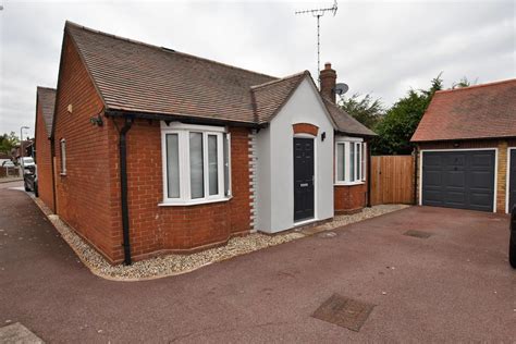 Hobbiton Hill South Woodham Ferrers 1 Bed Bungalow 305 000