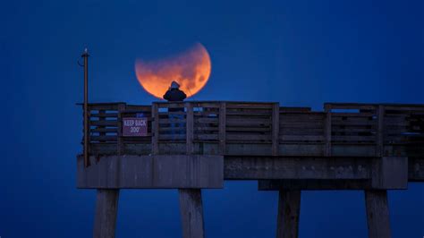 Eclissi Di Luna Parziale Ne Sta Arrivando Una Visibile Anche Dall