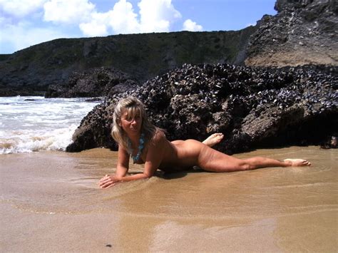 Lisasparrow Nude Shows Off On Public Beach PICT Porn Pic