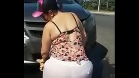 HOT Clip Sex La Vivi Manaba Lavando Auto TUOI69