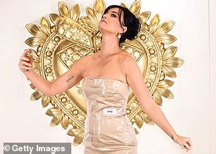 Katy Perry Wows In A Strapless Nude Dress As She Attends A Macy S And Dolce Gabbana Event In