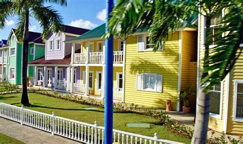 Inside Tucker Carlson's home in a posh Florida postcode and worth an ...