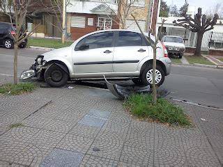 DELINCUENTES ROBARON EN QUILMES OESTE CHOCARON Y HUYERON HERIDOS La