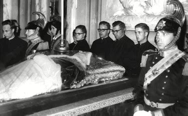 Pio Xii Quando Il Papa Fu Imbalsamato Ma Si Decompose In Pubblico