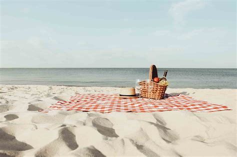 Top 10 Must-Pack Foods for an Unforgettable Beach Day - Hunter Games Magazine