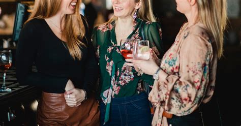 Straight Guy Takes Female Friends To Lesbian Bar