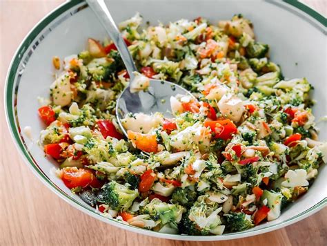 Schneller Brokkoli Salat Mit Apfel Und Pinienkernen Einfach Lecker