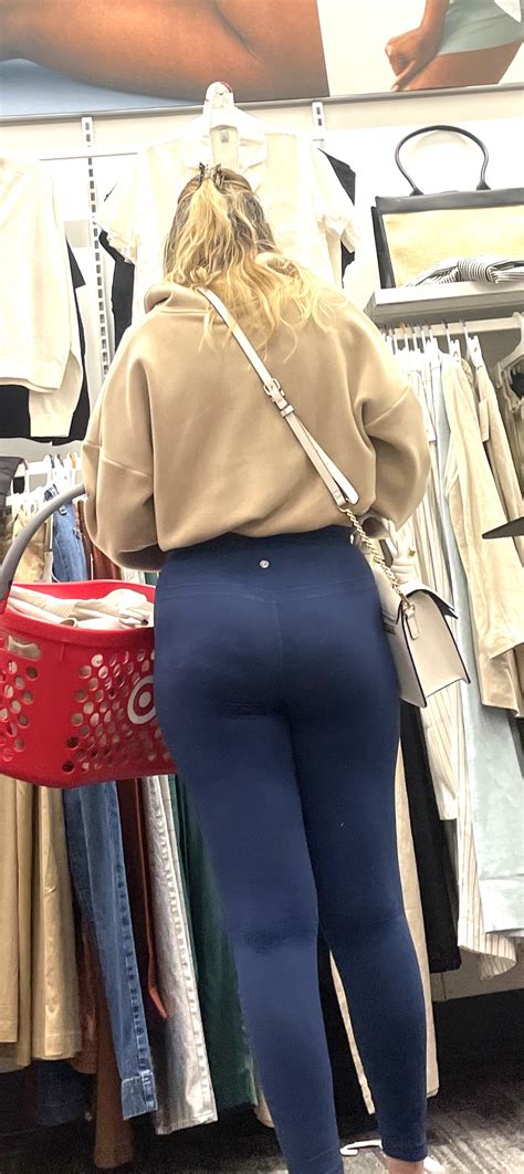 Huge Ass In Target Spandex Leggings Yoga Pants Forum