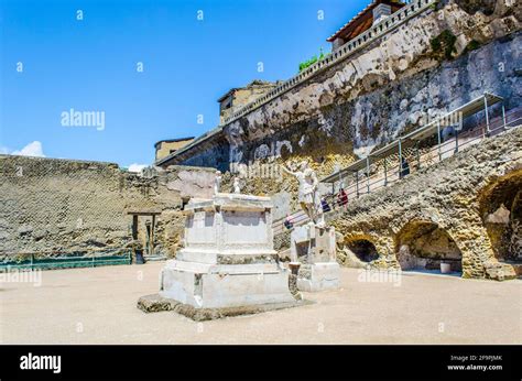 Las Ruinas De Herculano Destruidas Por El Volc N Vesubio Son Menos