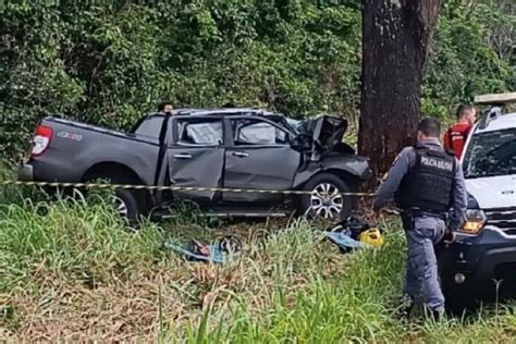 Caminhonete Colide Em Rvore E Duas Pessoas Morrem Presas S Ferragens