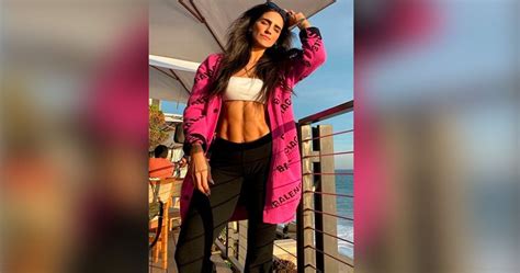 Cuando calienta el sol Bárbara de Regil exhibe su figura en pequeño bikini verde TRIBUNA