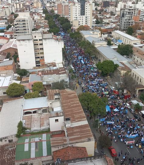 Contra La Represi N Y Por Salario Imponente Marcha De Los Docentes De