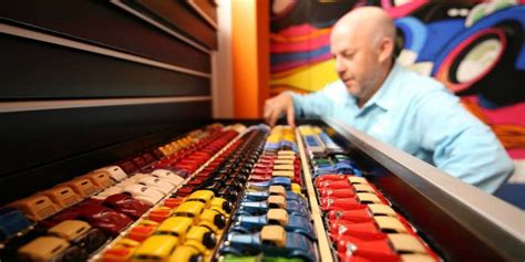 Valendo Quase Milh Es De D Lares Esse Cara Tem A Maior Cole O De Hot Wheels Do Mundo