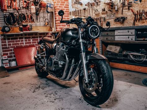 Купить б у Yamaha XJR карбюратор передач в Москве серебристый naked bike года на