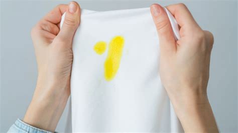 Como Tirar Mancha Amarela De Roupa Branca Com Vinagre - Como tirar mancha amarela da roupa branca de forma simples - Super ...