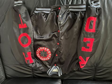 Red Hot Chili Peppers Jacke Gebraucht in Teufenthal AG für CHF 75 nur Abholung auf Ricardo