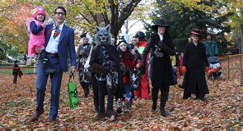 Trudeau dresses up and goes trick-or-treating with family for Halloween (PHOTOS) | Daily Hive ...