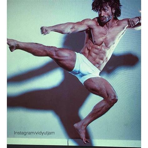 Shirtless Bollywood Men Vidyut Jamwal Almost Naked But Not Hot Bod Bollywood Uber Hunk