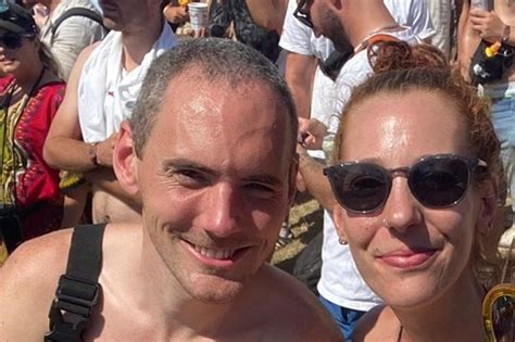 Diners Left Speechless As Couple Sit Down For Meal At Pub While Fully Naked Manchester