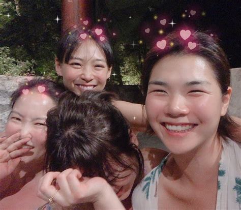 Lộ loạt ảnh siêu hot của Song Hye Kyo Mặc bikini khoe làn da nõn còn cực thân thiết bên tiểu