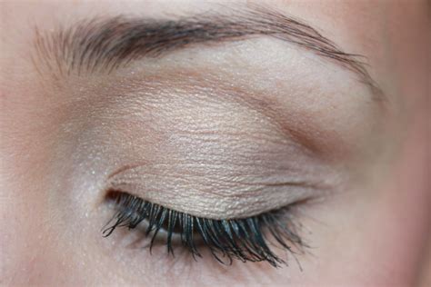 Essence How To Make Nude Eyes Make Up Box Eline Blaise