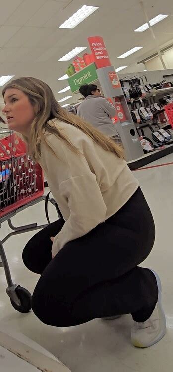 Blonde Pawg Milf Target Spandex Leggings Yoga Pants Forum