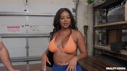 Curvy Black Milf Sierra Sinclair Shows Off Her Great Fuck Skills Photos