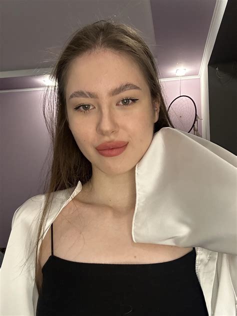 Am I Hot In This Outfit F R Amihot