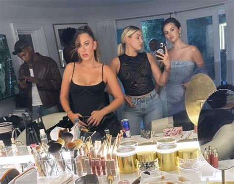 9 Hot Sexy Caroline Franklin Bikini Pics