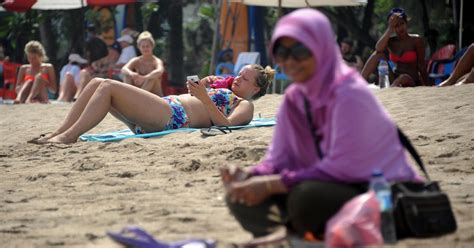 Miss World Pageant Buckles To Pressure From Muslim Hardliners In Indonesia Nixes Bikini