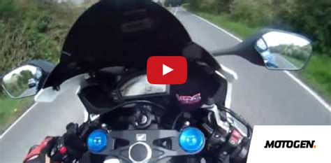 Wideo Latek Z Apany Jad C Motocyklem Honda Fireblade Ponad Km