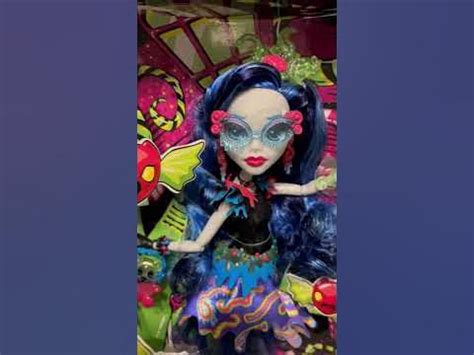 Мини-обзорчик на куклу монстер хай Гулию из серии "Сладкие Крики" - YouTube