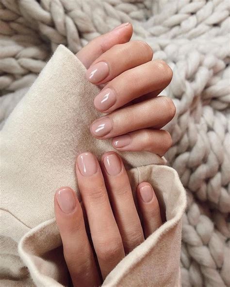 Agustina Marin Perfect Nails Nude Nails Pink Manicure