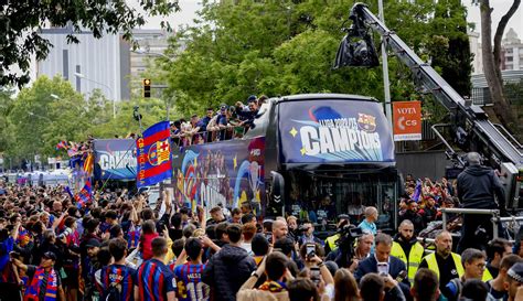 Barcelona Gelar Parade Bus Atap Terbuka Rayakan Juara Liga Spanyol