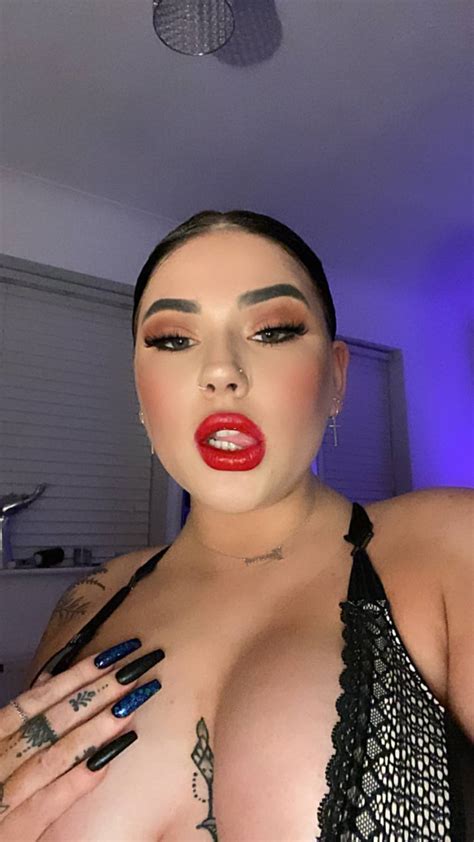 Anyone Like Tatts And Huge Tits Scrolller