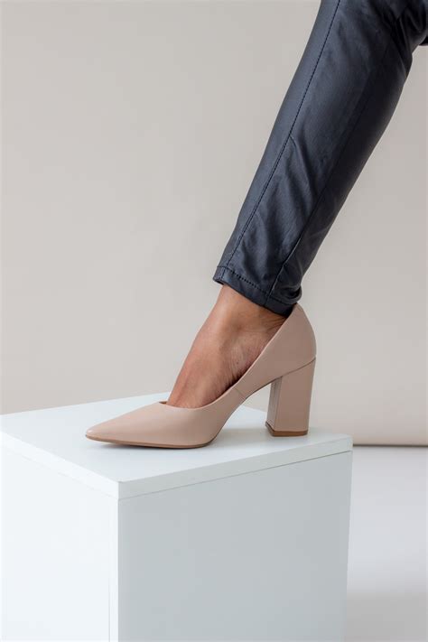 Scarpin Lia Line Nude Salto Bloco Alto Lecolline Store