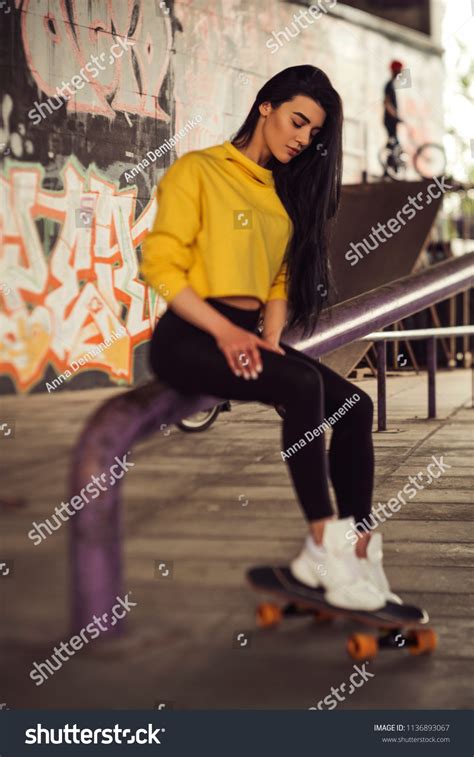 Sexy Slim Fit Brunette Woman Sport Stock Photo 1136893067 Shutterstock
