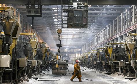 Набор оборотных: какую поддержку получат промышленные предприятия — РБК