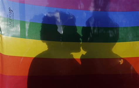 Pavia Bacio Gay In Auto Poliziotto Ci Ha Detto Di Evitare Davanti Ai Bambini