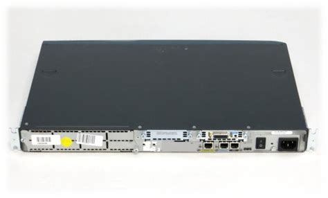 Cisco 2610 Modular Access Router mit 1x WIC 1T im 19 Zoll Rack ...