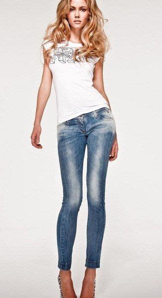 Джинсы и белая футболка, не помню, откуда. | Jeans, Liposuzione