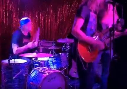Red Hot Chili Peppers Drummer Chad Smith Played At A Melbourne Bar This Week To Just 17 People