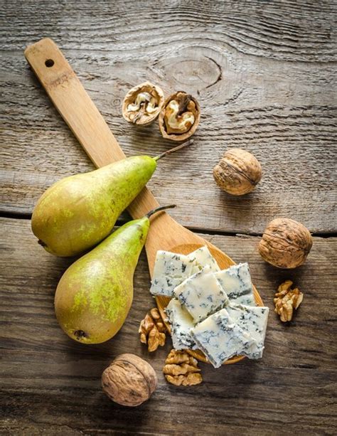 Queso Azul Con Peras Y Nueces Foto Premium