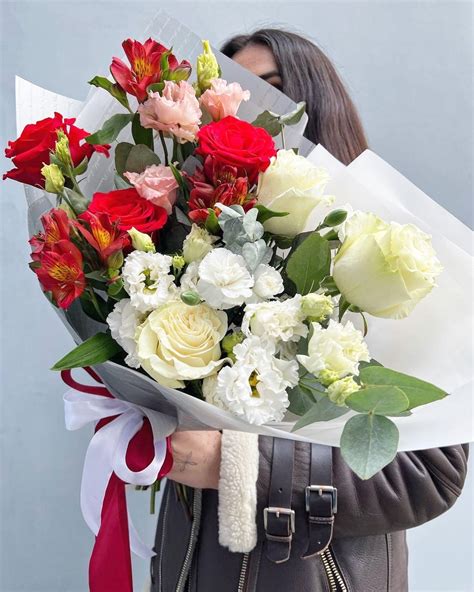 Купить букет цветов "White and Red" в Калининграде | Amelia Flowers